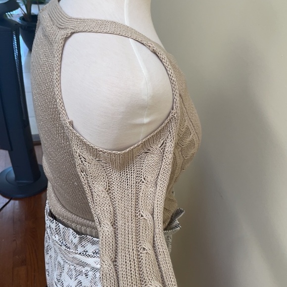 Bebe cold shoulder sweater has a slight shimmer to it - Picture 2 of 6